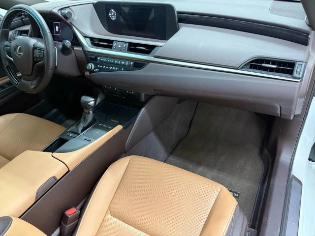 2021 Lexus ES 7th Gen - Image 10 of 12