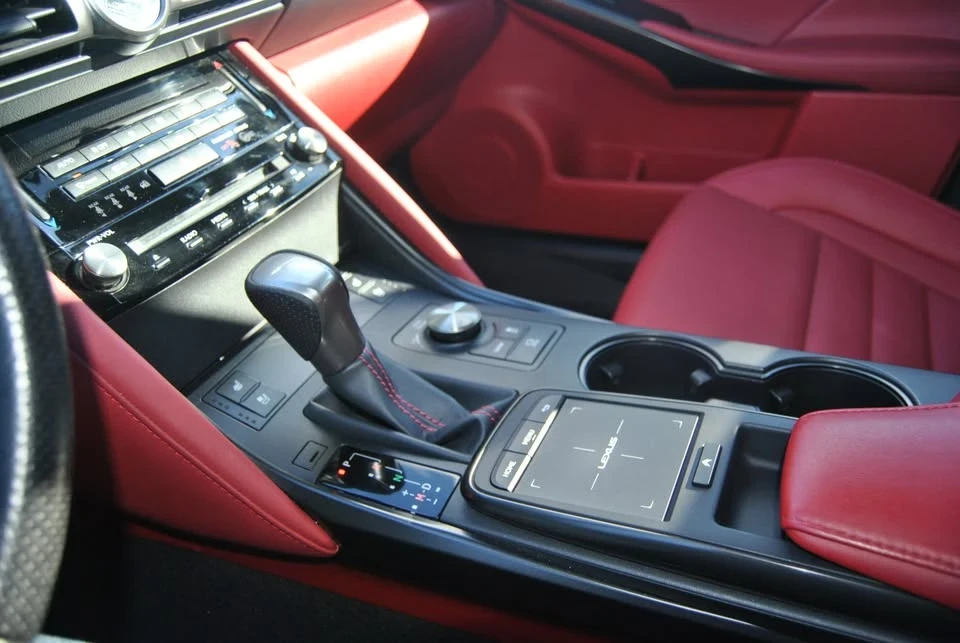 2021 Lexus IS 3rd Gen - Image 18 of 20