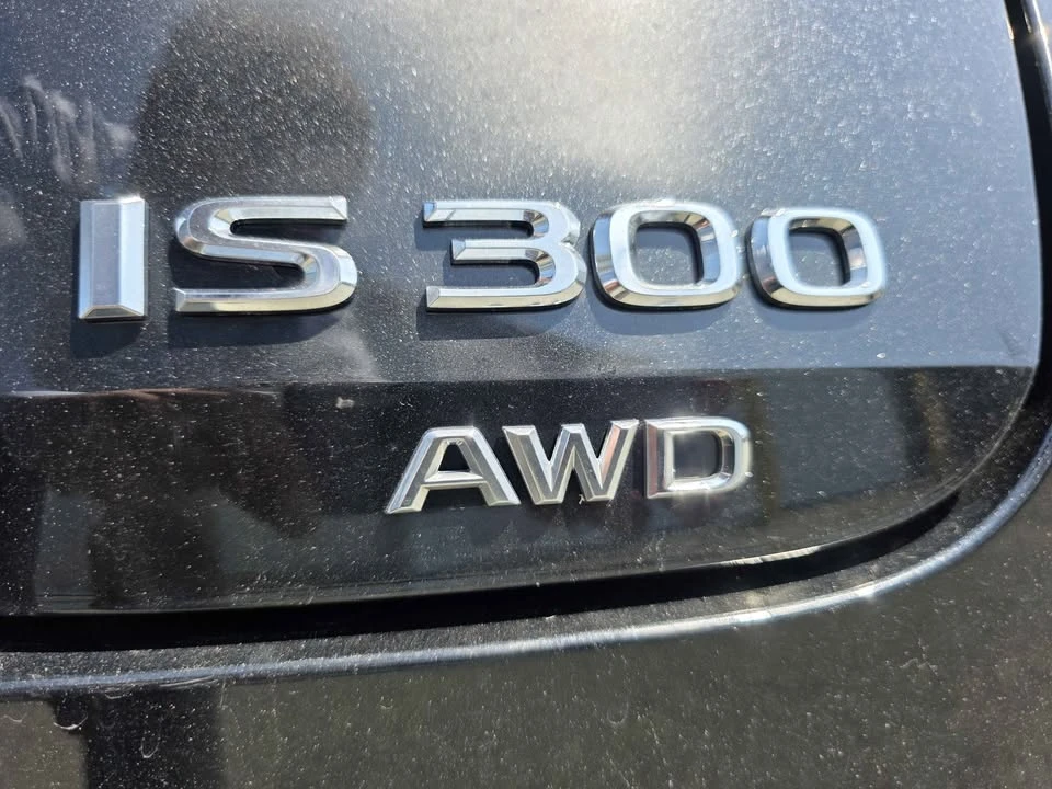 2021 Lexus IS 3rd Gen - Image 5 of 8