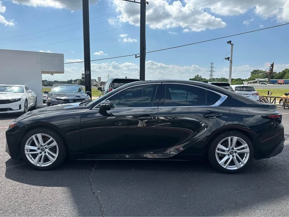 2021 Lexus IS 3rd Gen - Image 4 of 10