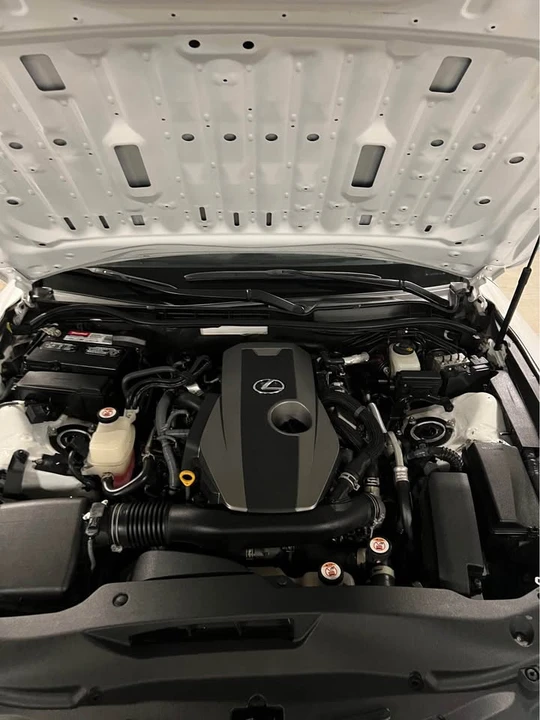 2021 Lexus IS 3rd Gen - Image 18 of 19