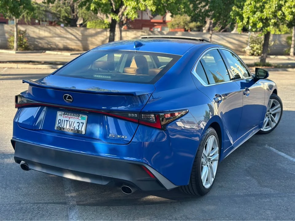 2021 Lexus IS 3rd Gen - Image 7 of 9