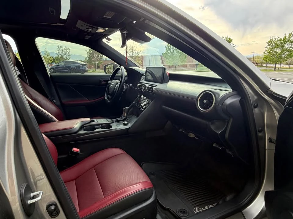 2021 Lexus IS 3rd Gen - Image 9 of 12