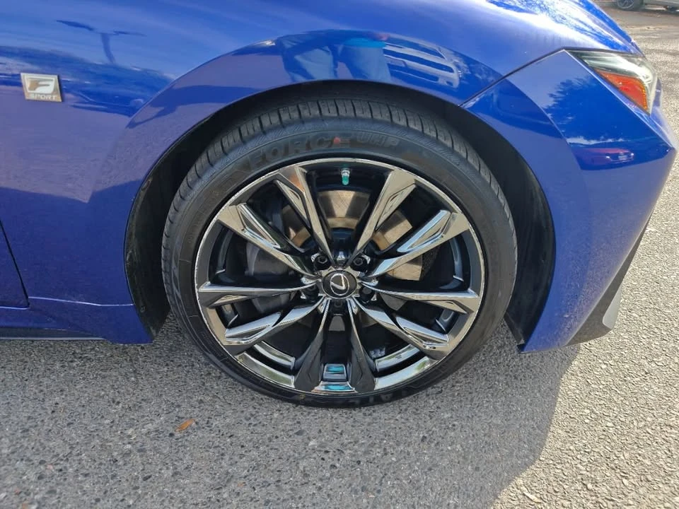 2021 Lexus IS 3rd Gen - Image 16 of 20
