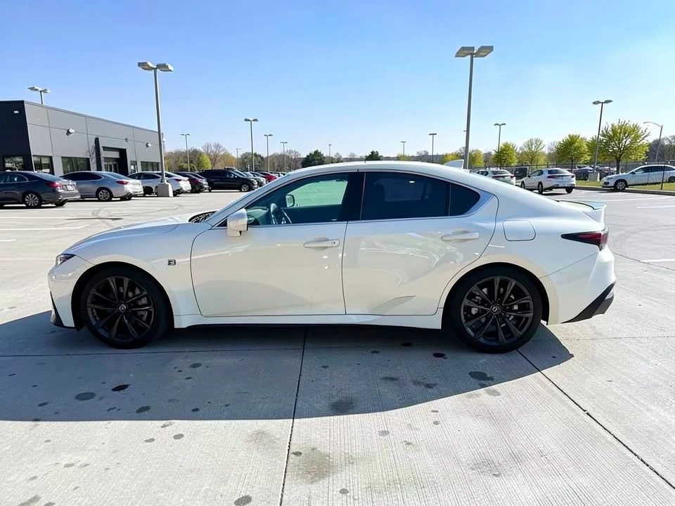 2021 Lexus IS 3rd Gen - Image 4 of 8