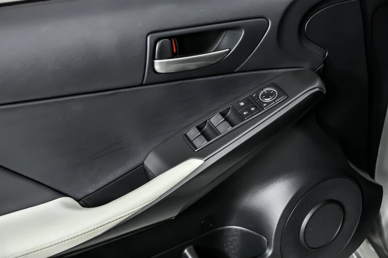2021 Lexus IS 3rd Gen - Image 17 of 21