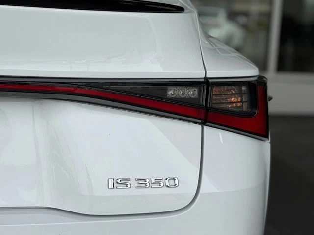 2021 Lexus IS 3rd Gen - Image 13 of 31