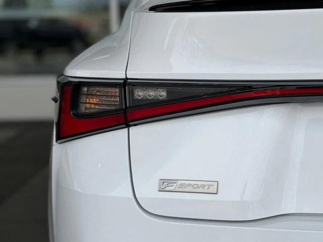 2021 Lexus IS 3rd Gen - Image 11 of 31