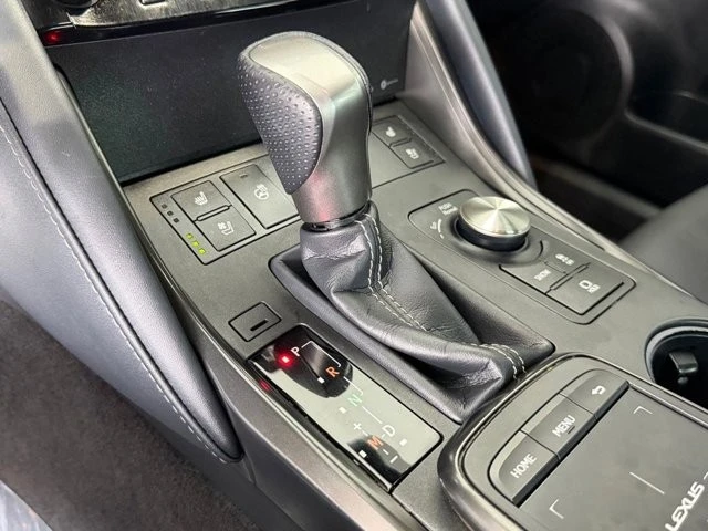 2021 Lexus IS 3rd Gen - Image 29 of 31
