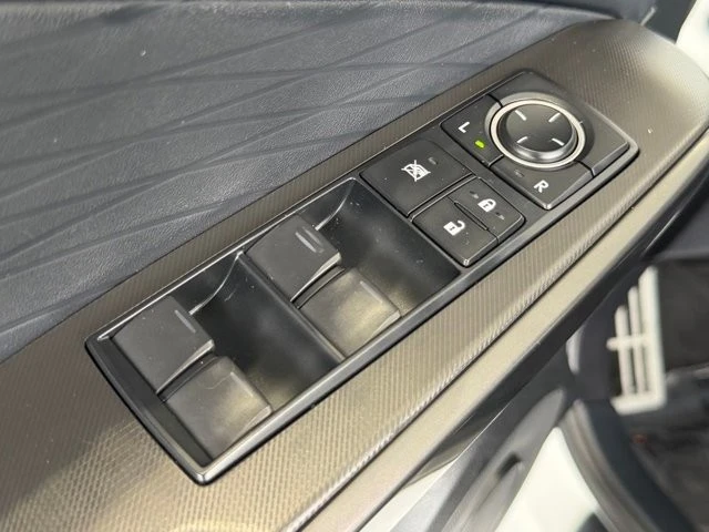 2021 Lexus IS 3rd Gen - Image 19 of 31