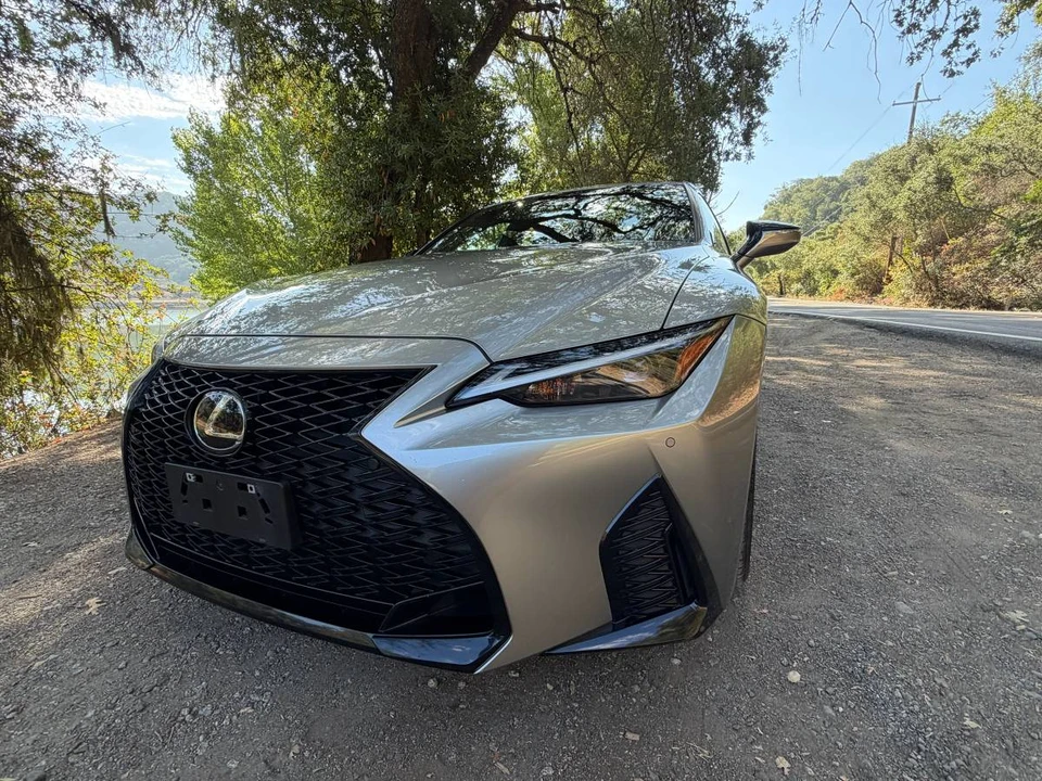 2021 Lexus IS 3rd Gen - Image 18 of 24