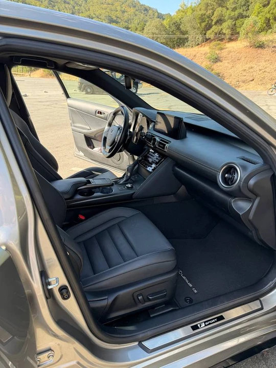 2021 Lexus IS 3rd Gen - Image 15 of 24