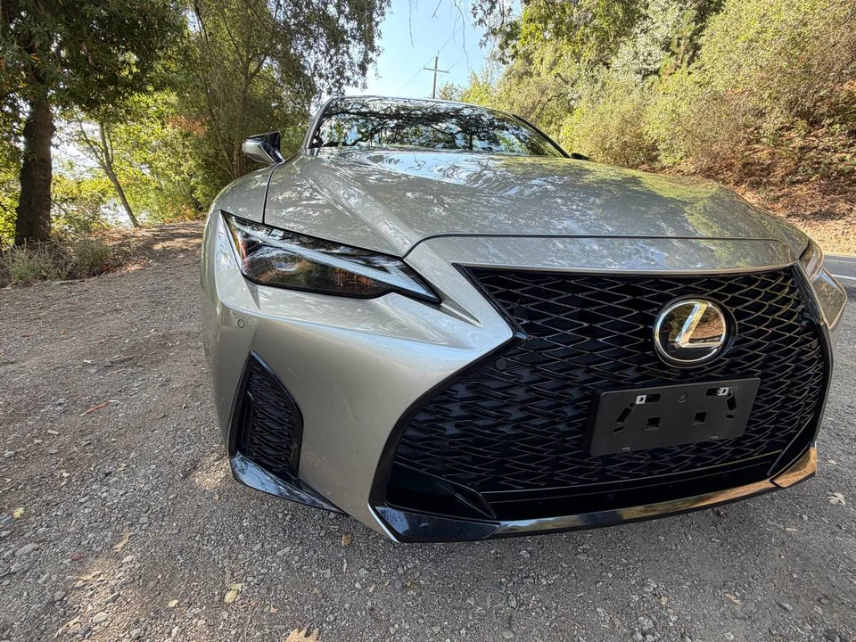 2021 Lexus IS 3rd Gen - Image 19 of 24