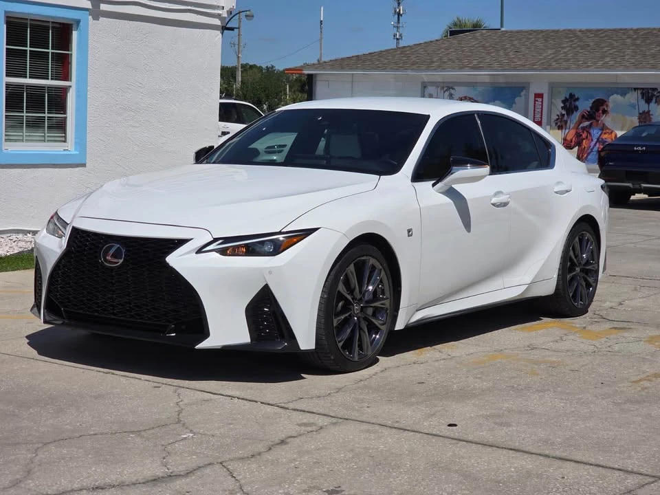 2021 Lexus IS 3rd Gen - Image 3 of 10