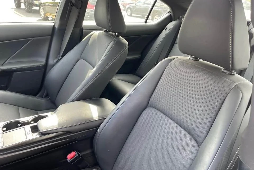 2021 Lexus IS 3rd Gen - Image 7 of 9