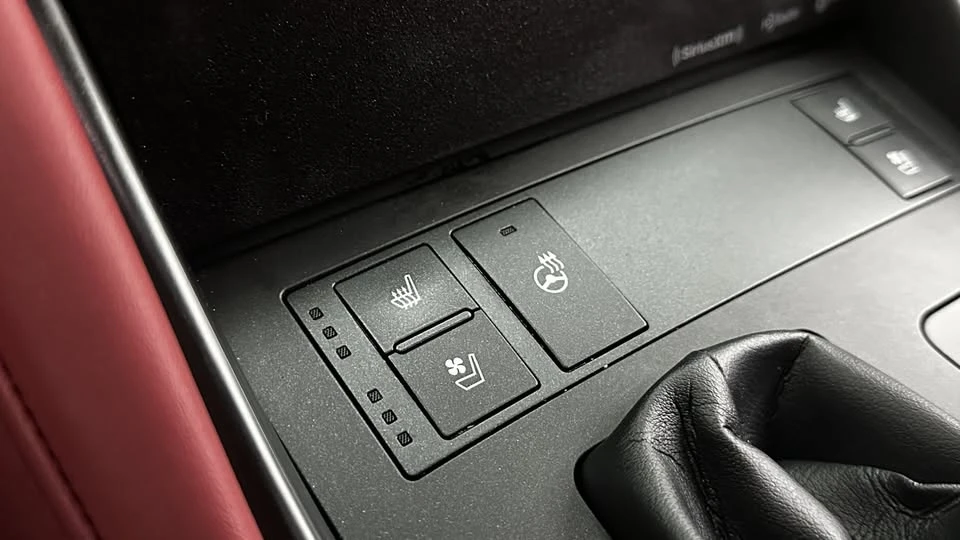 2021 Lexus IS 3rd Gen - Image 17 of 20