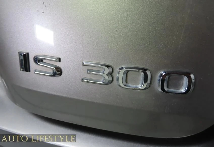 2021 Lexus IS 3rd Gen - Image 19 of 21