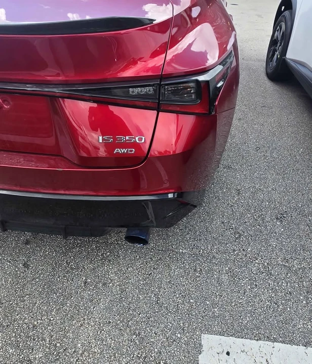 2021 Lexus IS 3rd Gen - Image 16 of 17