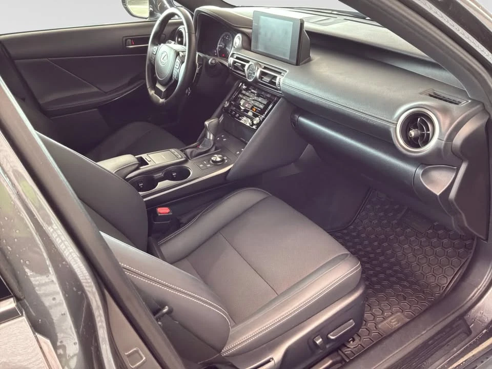 2021 Lexus IS 3rd Gen - Image 18 of 20