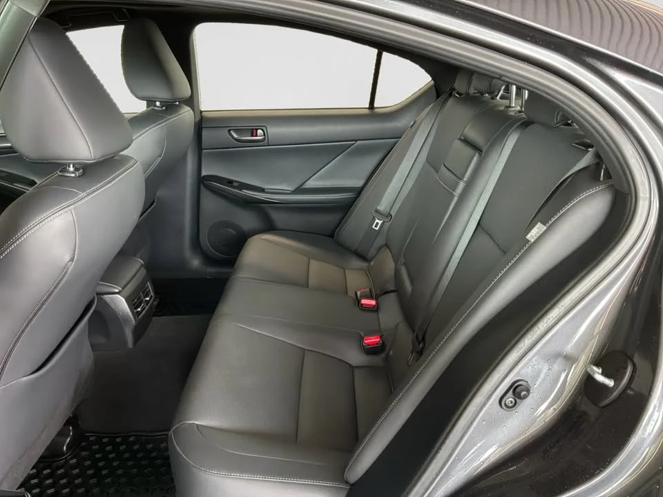 2021 Lexus IS 3rd Gen - Image 19 of 20