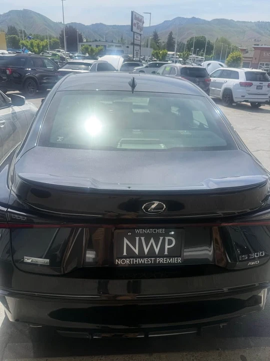 2021 Lexus IS 3rd Gen - Image 4 of 7