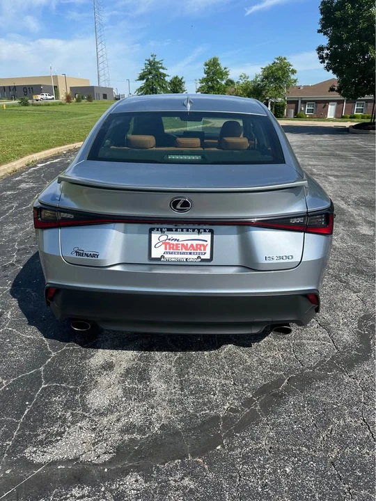 2021 Lexus IS 3rd Gen - Image 5 of 14