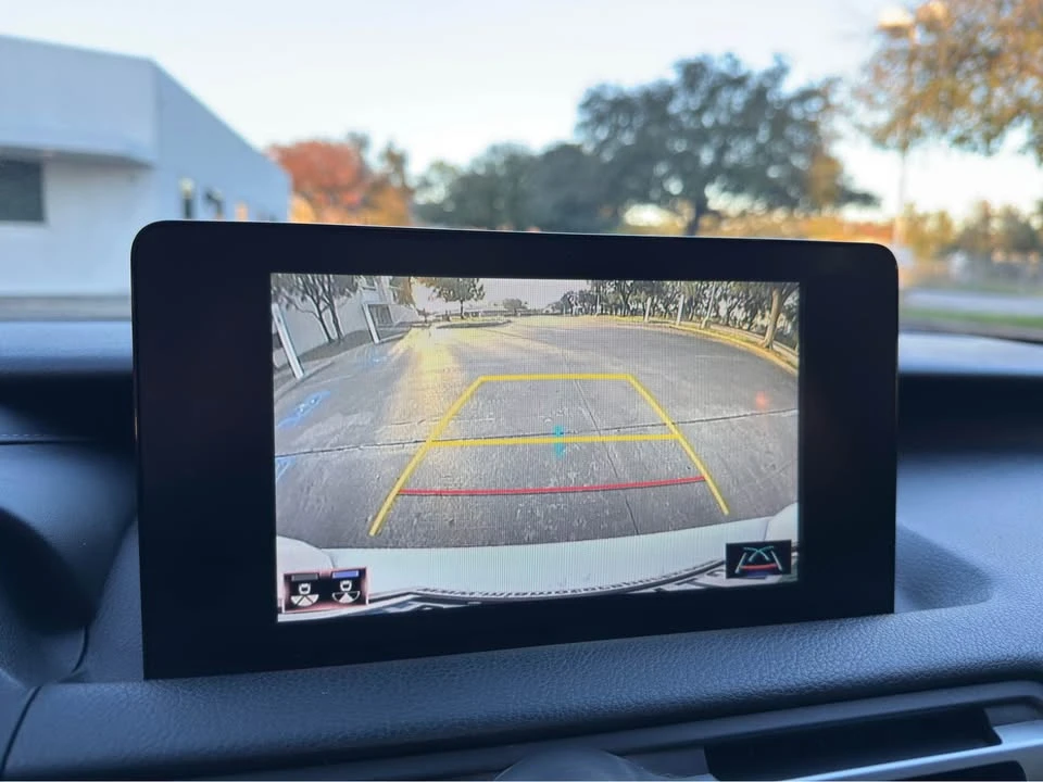 2021 Lexus IS 3rd Gen - Image 16 of 19
