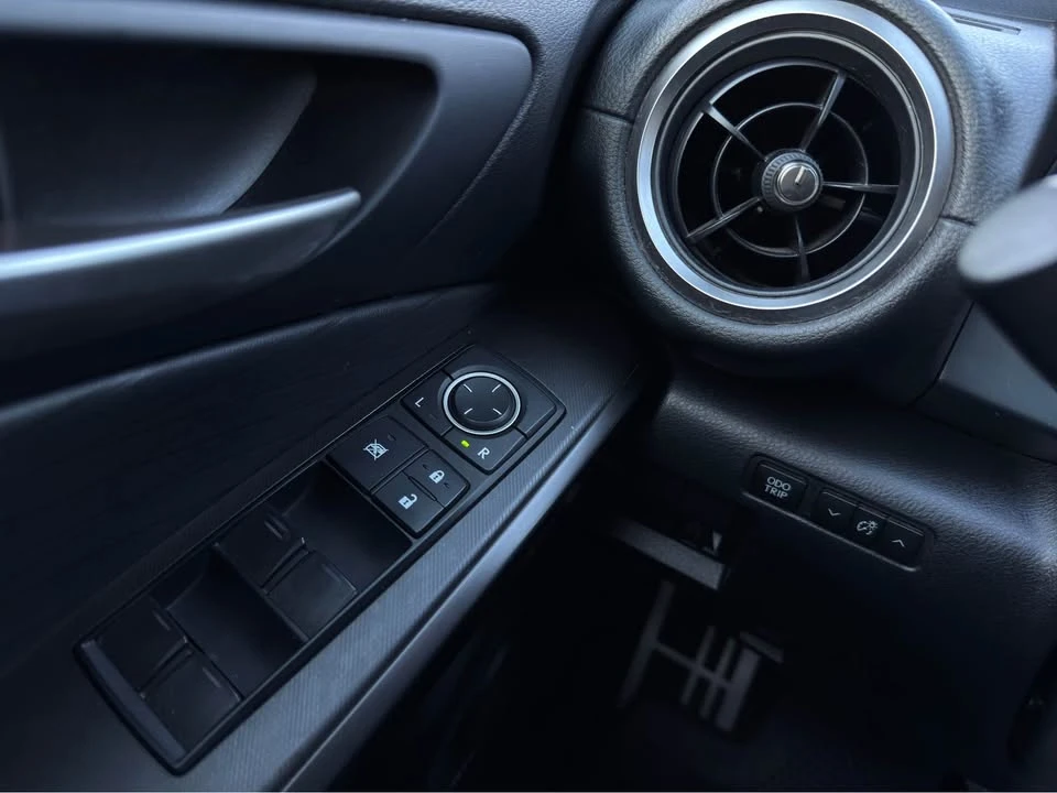 2021 Lexus IS 3rd Gen - Image 17 of 19