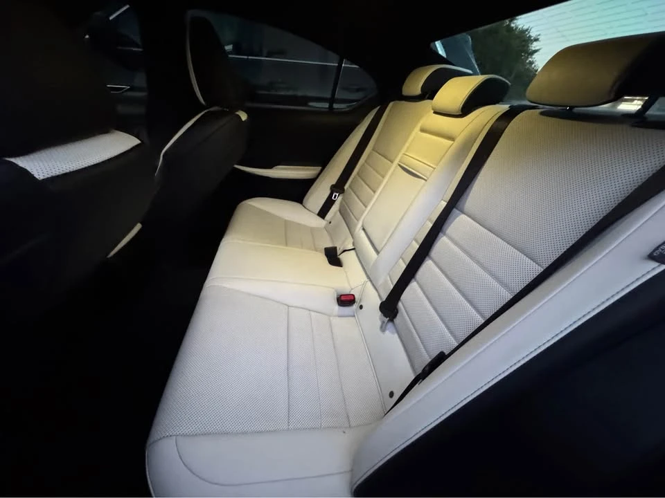 2021 Lexus IS 3rd Gen - Image 4 of 5
