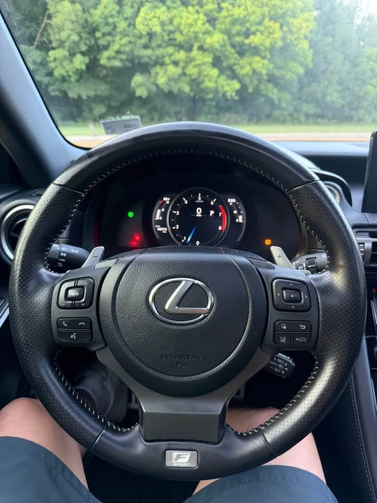 2021 Lexus IS 3rd Gen - Image 18 of 19