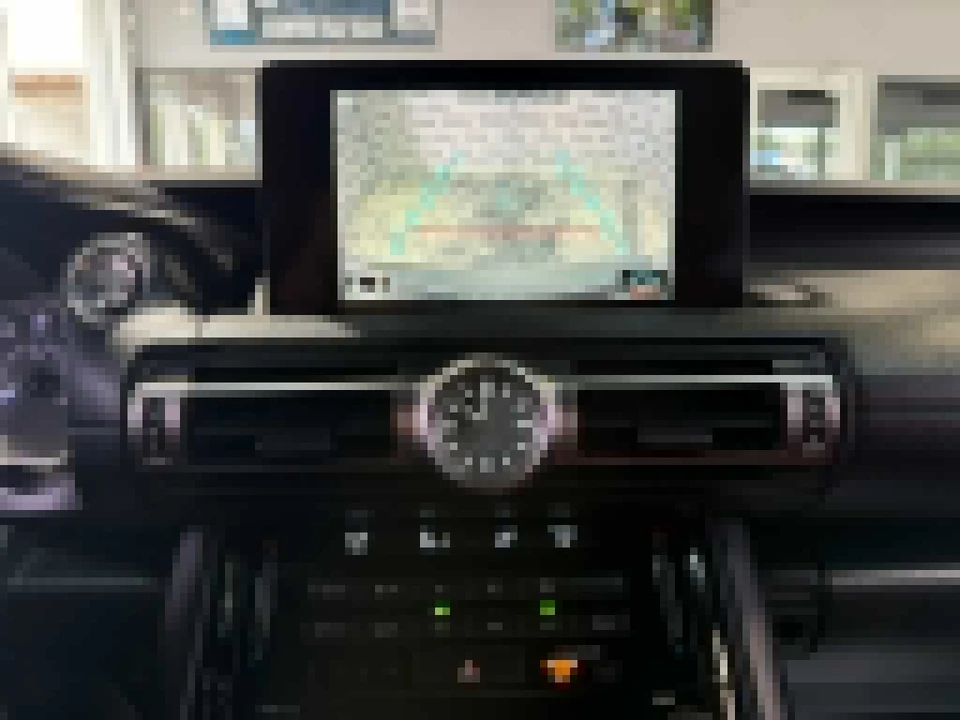 2021 Lexus IS 3rd Gen - Image 16 of 31