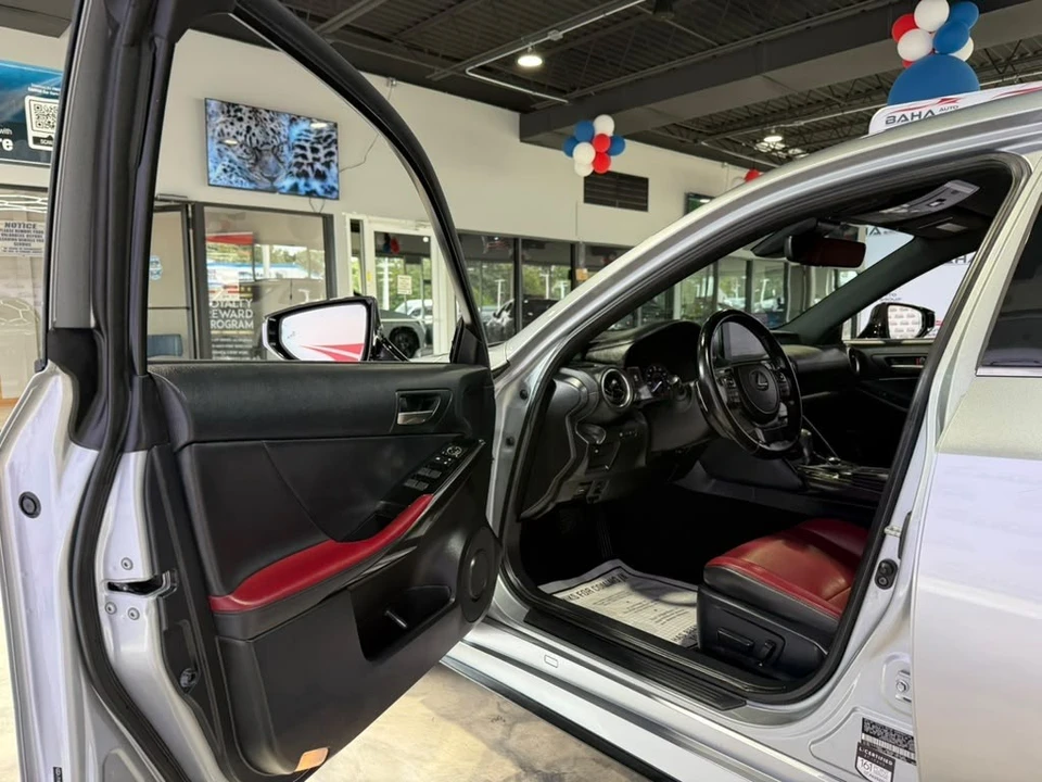 2021 Lexus IS 3rd Gen - Image 27 of 31