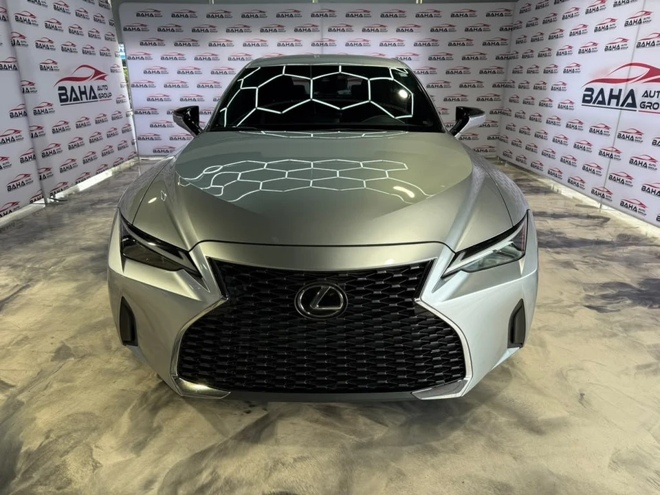 2021 Lexus IS 3rd Gen - Image 4 of 31