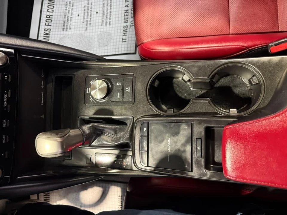 2021 Lexus IS 3rd Gen - Image 17 of 31