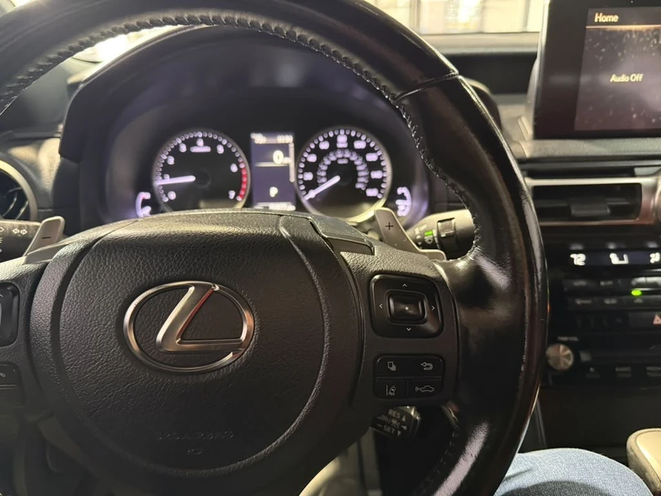 2021 Lexus IS 3rd Gen - Image 11 of 31