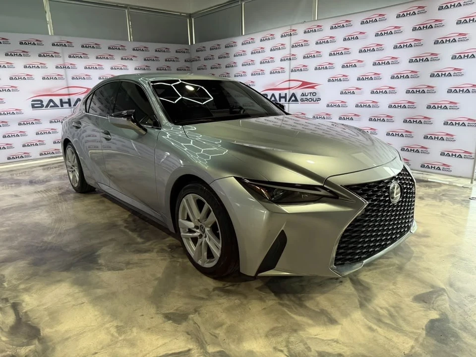 2021 Lexus IS 3rd Gen - Image 5 of 31
