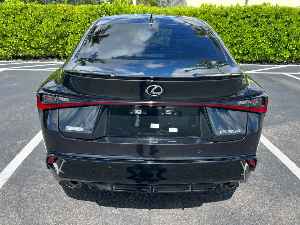2021 Lexus IS 3rd Gen - Image 15 of 31