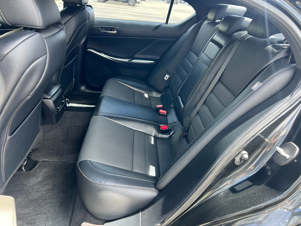2021 Lexus IS 3rd Gen - Image 23 of 31