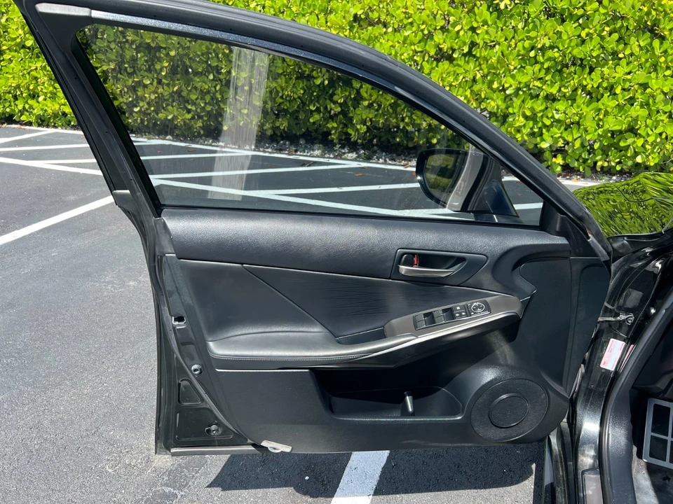 2021 Lexus IS 3rd Gen - Image 22 of 31