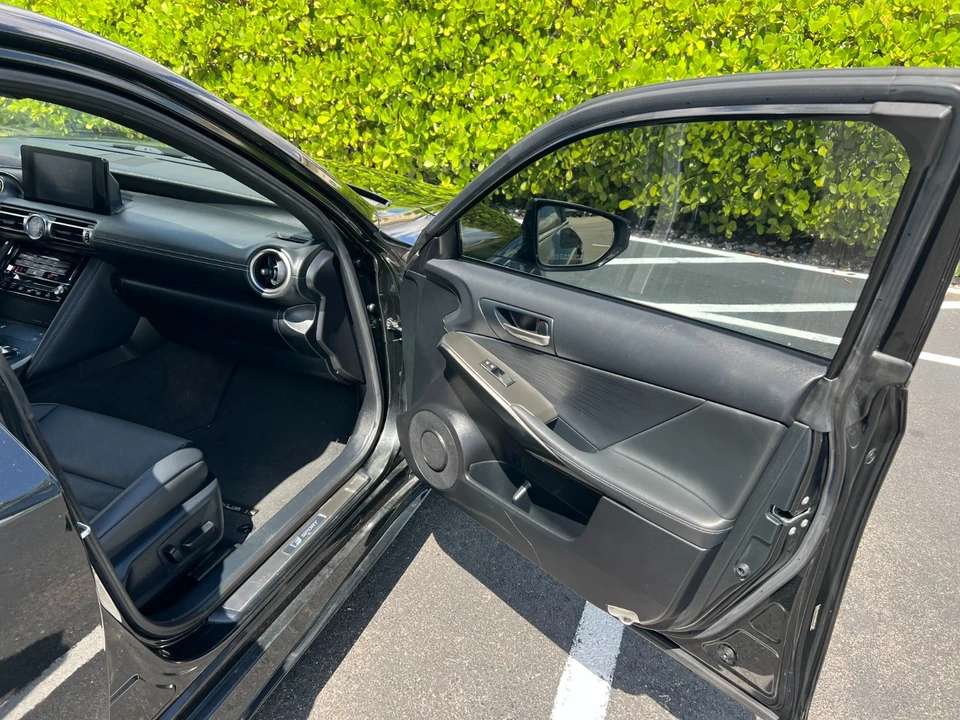 2021 Lexus IS 3rd Gen - Image 25 of 31