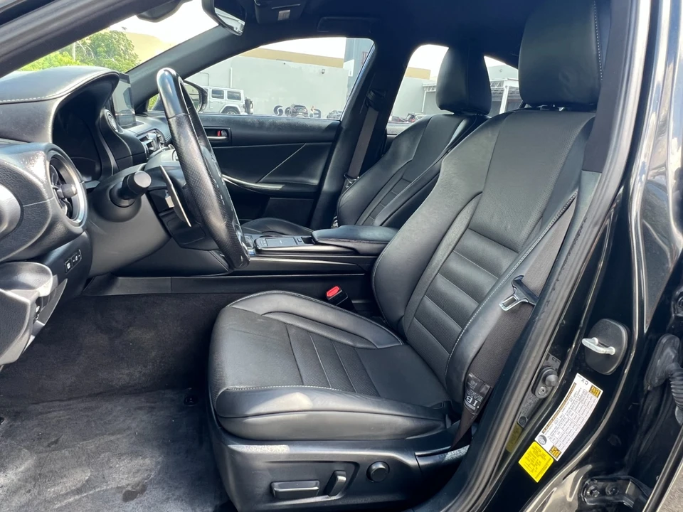 2021 Lexus IS 3rd Gen - Image 21 of 31