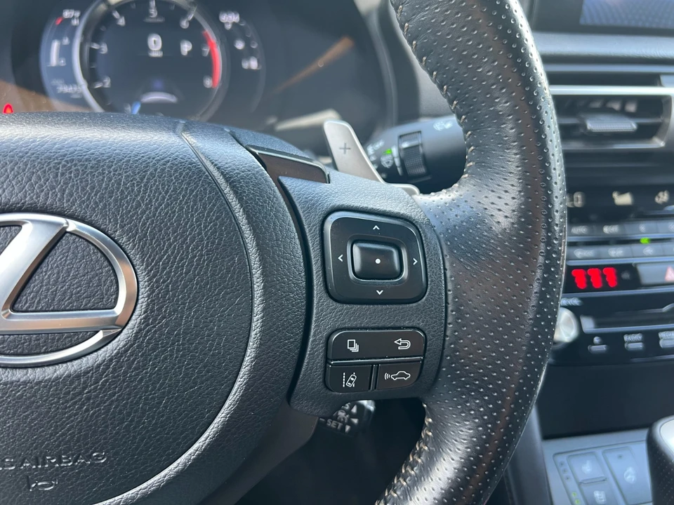 2021 Lexus IS 3rd Gen - Image 28 of 31