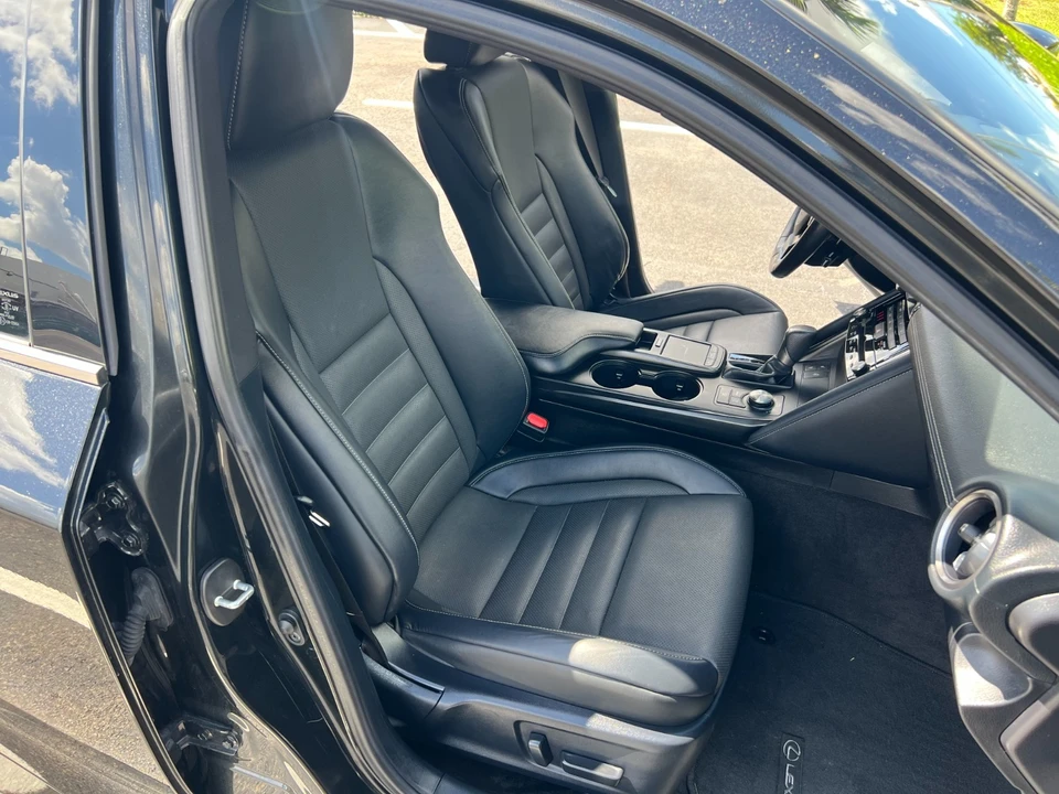 2021 Lexus IS 3rd Gen - Image 24 of 31