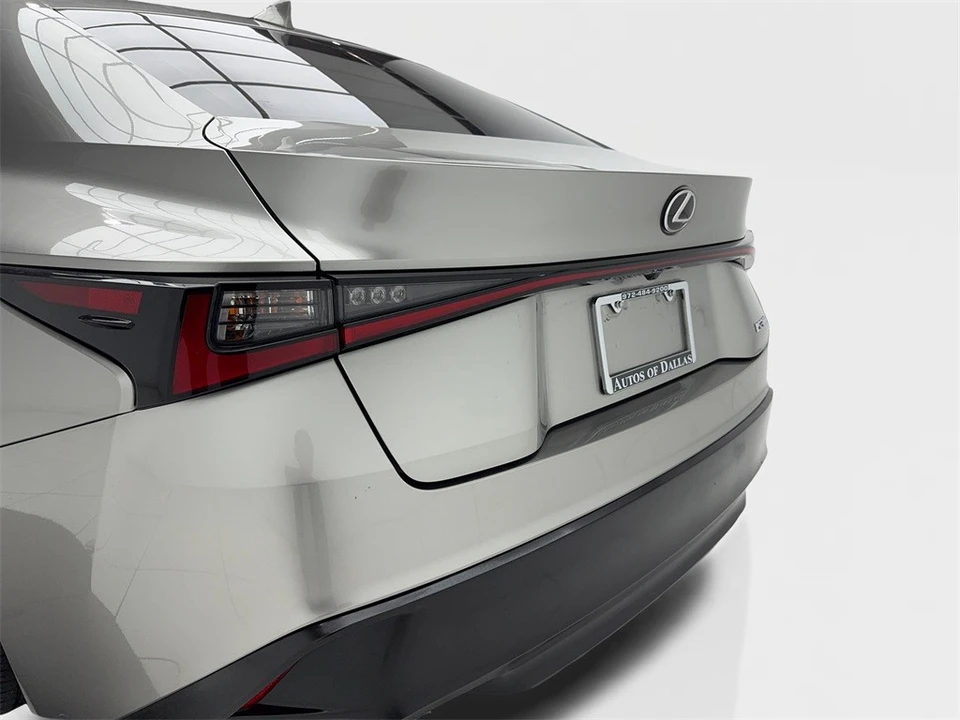 2021 Lexus IS 3rd Gen - Image 11 of 12
