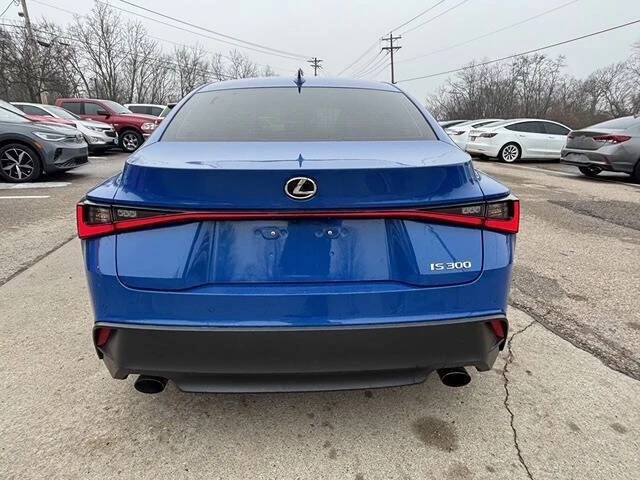 2021 Lexus IS 3rd Gen - Image 4 of 12