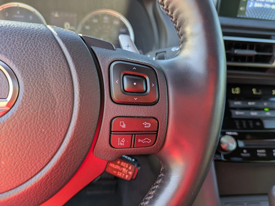 2021 Lexus IS 3rd Gen - Image 19 of 21