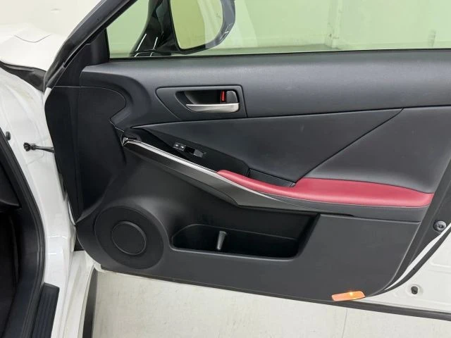 2021 Lexus IS 3rd Gen - Image 21 of 31