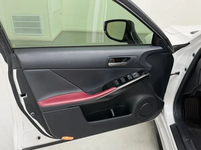 2021 Lexus IS 3rd Gen - Image 20 of 31