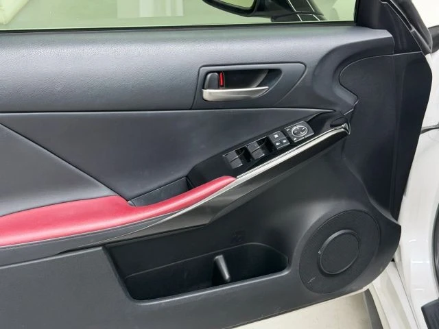 2021 Lexus IS 3rd Gen - Image 19 of 31