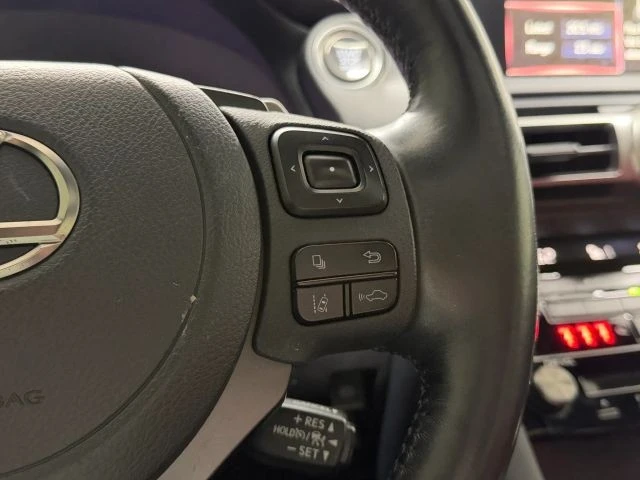 2021 Lexus IS 3rd Gen - Image 24 of 31